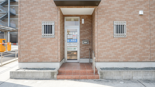 畑薬局福柳木店の入口