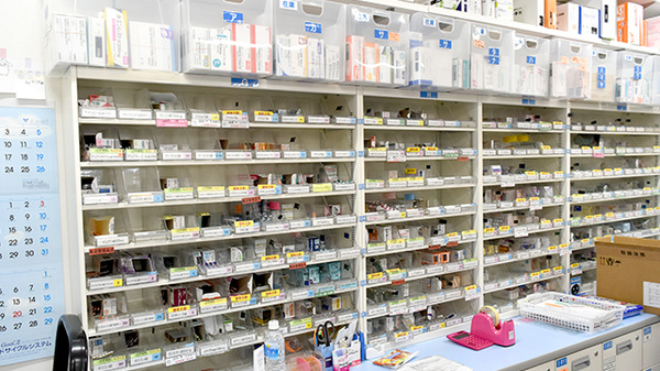 サンキュー薬局　東城野店の薬棚