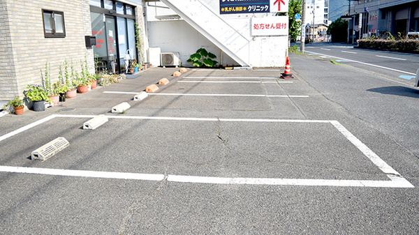 さくらんぼ薬局沖野上店の駐車場