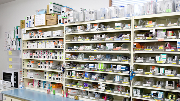 もみの木薬局清水店の薬棚