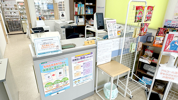 ウエスト薬局の受付/カウンター