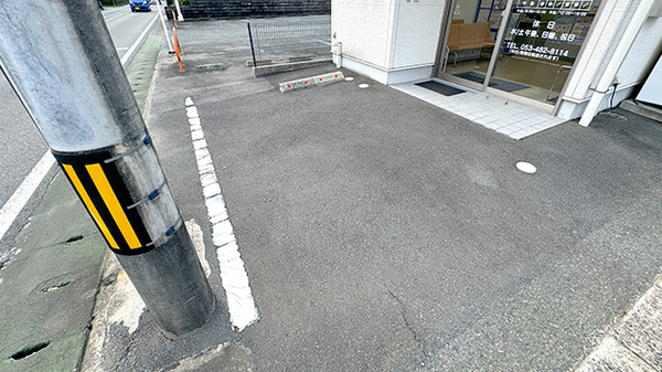 ウエスト薬局の駐車場