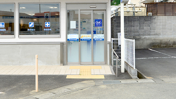 クオール薬局大江店の入口