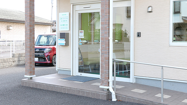 あい薬局大沼店の入口