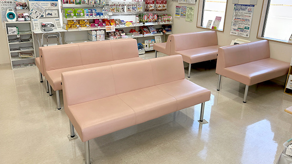 くすりのマルト調剤薬局　笹野店の待合スペース