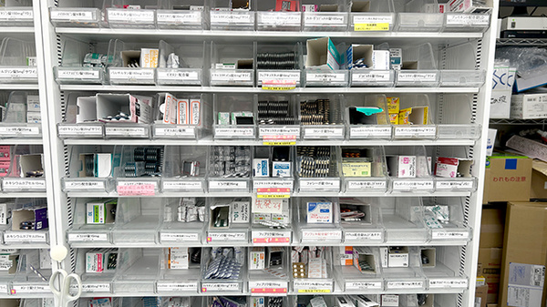 くすりのマルト調剤薬局　笹野店の薬棚