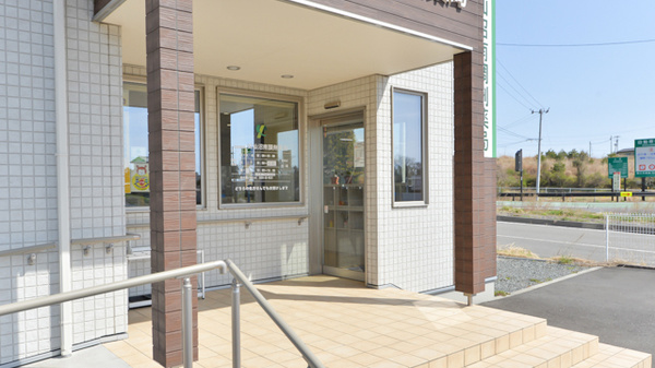 気仙沼南調剤薬局の入口