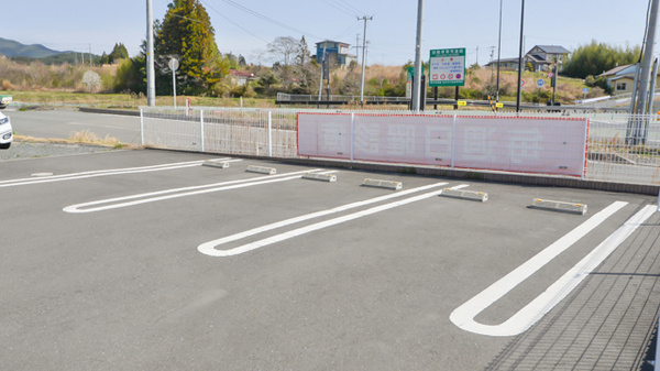 気仙沼南調剤薬局の駐車場