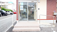 ほりのうち薬局の入口