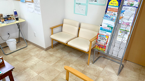 小千谷のぞみ調剤薬局の待合スペース
