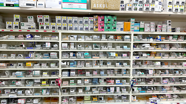 小千谷のぞみ調剤薬局の薬棚