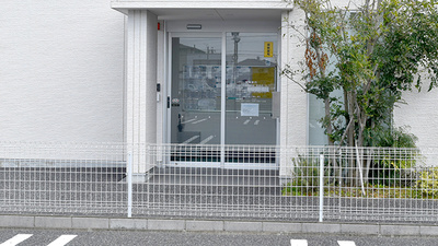 こころ調剤薬局長良店の入口