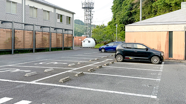 つぼ川薬局の駐車場