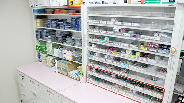 あすなろ調剤薬局富田店の薬棚