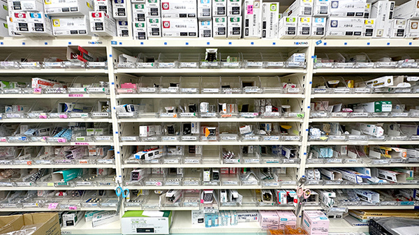 くすりのマルト調剤薬局　窪田店の薬棚