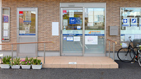 クオール薬局こびらい店の入口