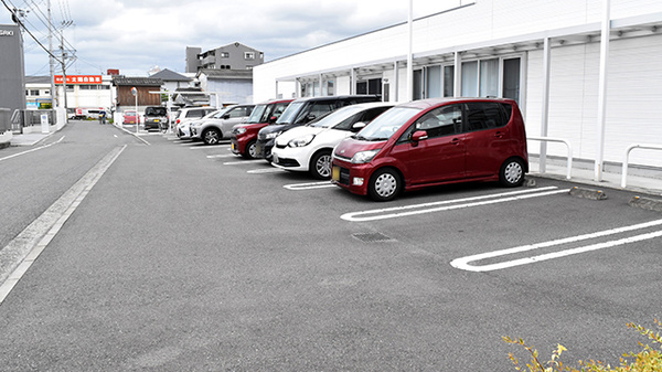 スマイル薬局の駐車場