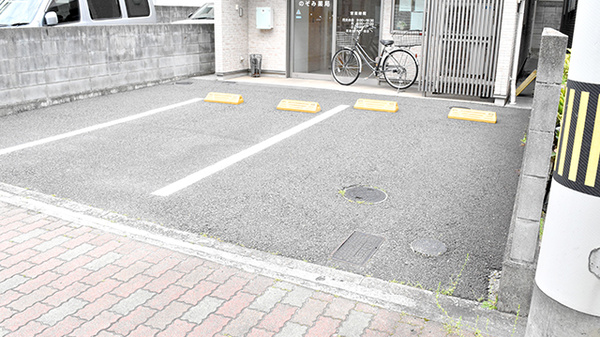 のぞみ薬局の駐車場