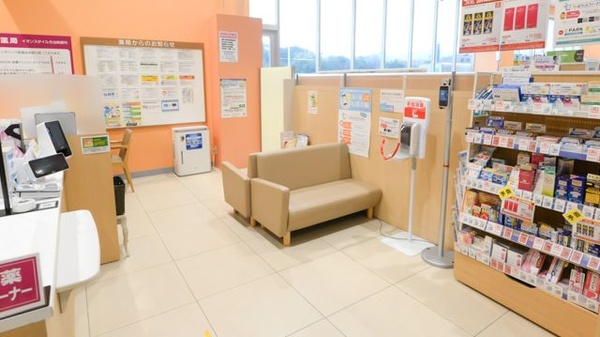 イオン薬局イオンスタイル今治新都市の待合スペース