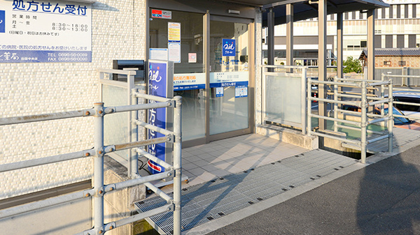 クオール薬局四国中央店の入口