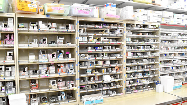 きらら薬局医大前店の薬棚