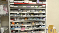 どんぐり薬局の薬棚