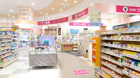 イオン薬局となみ店の入口