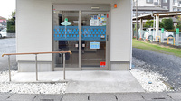 ひまわり薬局中央店の入口