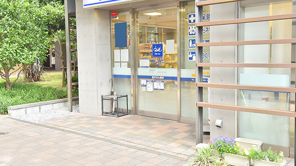 クオール薬局柏の葉店の入口