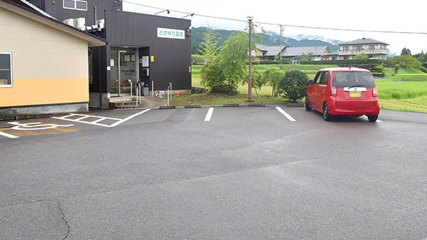 ささゆり薬局高山店の駐車場