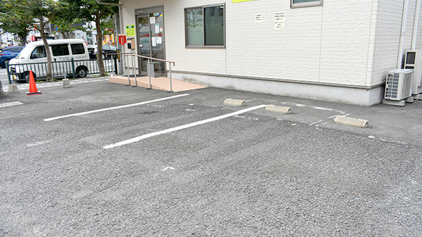 なつめ薬局の駐車場
