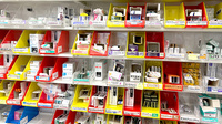 薬局トモズ上馬店の薬棚