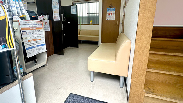 千葉薬局福生２号店の待合スペース