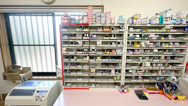 千葉薬局福生２号店の薬棚