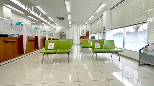 アイン薬局武蔵野店の待合スペース