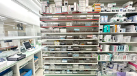 アイン薬局武蔵野店の薬棚