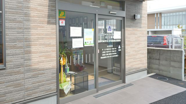 まこと薬局の入口