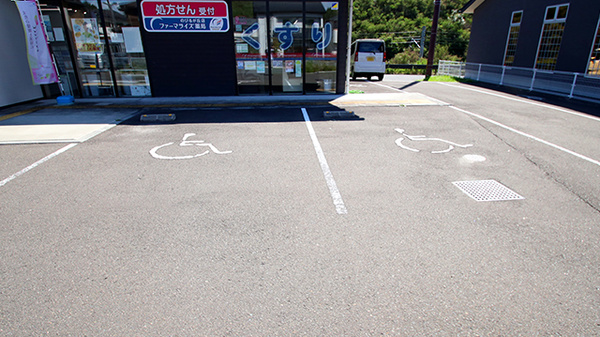 ファーマライズ薬局　のびるが丘店の駐車場
