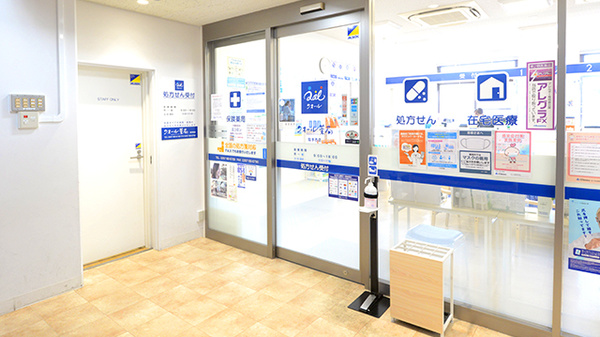 クオール薬局取手西店の入口