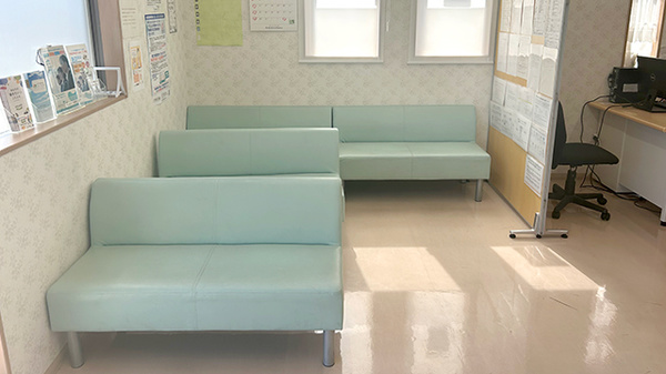 メープル薬局下栗店の待合スペース
