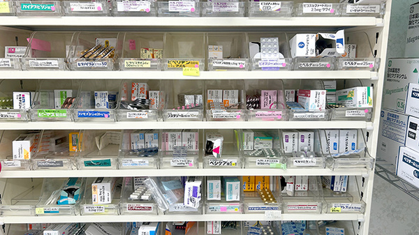 メープル薬局下栗店の薬棚