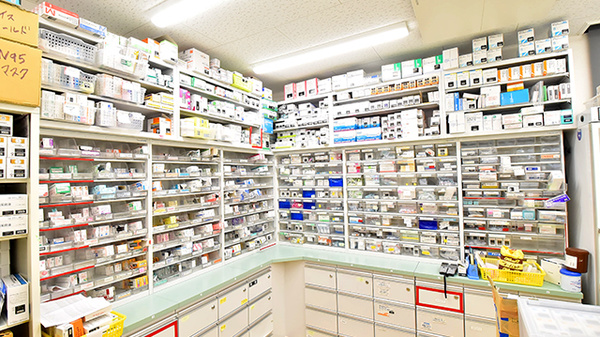 ファーマライズ薬局　見沼店の薬棚
