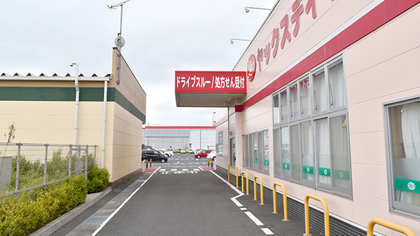 ヤックスドラッグ横芝光薬局のドライブスルー