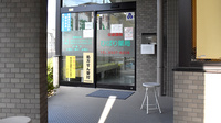 ひばり薬局の入口