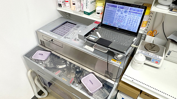 薬局トモズ長津田店の調剤器具