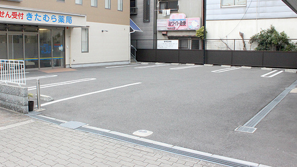 きたむら薬局の駐車場