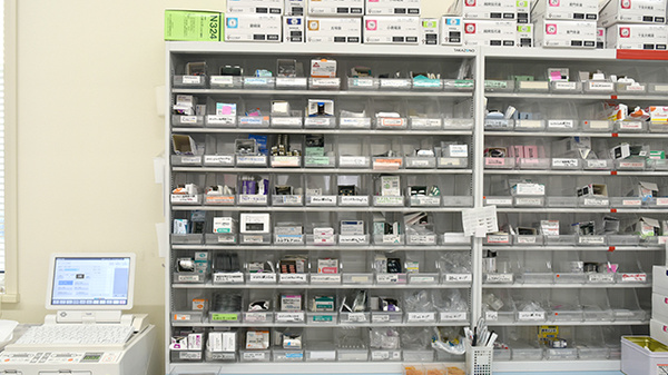 もみの木薬局見瀬店の薬棚