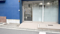 センス薬局の入口