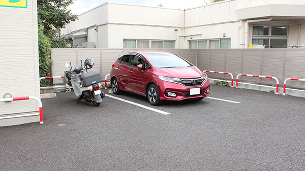 花小金井薬局の駐車場