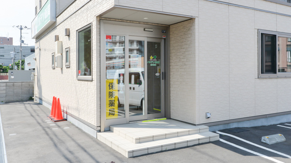 ノルデン薬局北円山店の入口